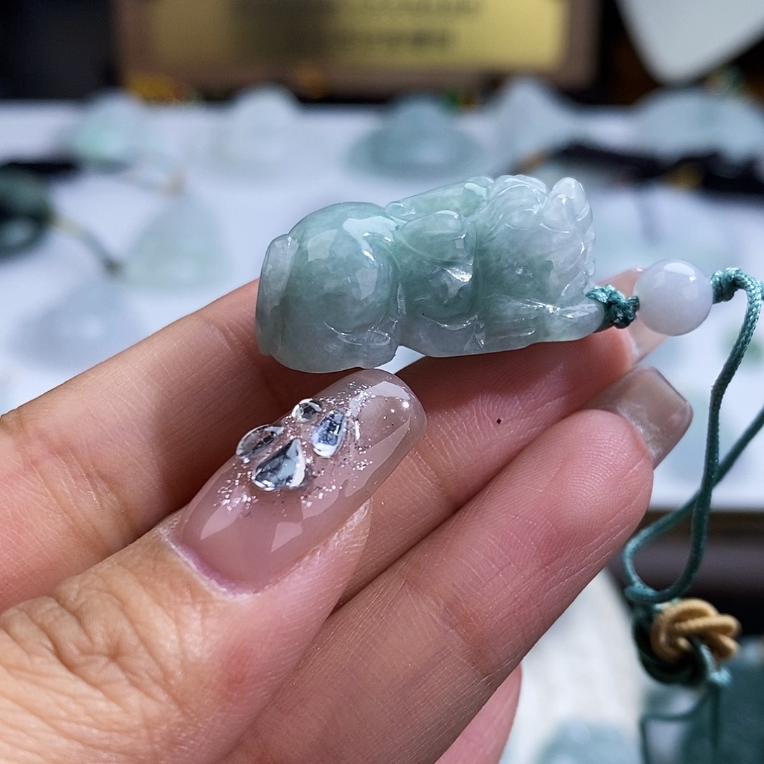 翡翠未镶嵌颈饰4738