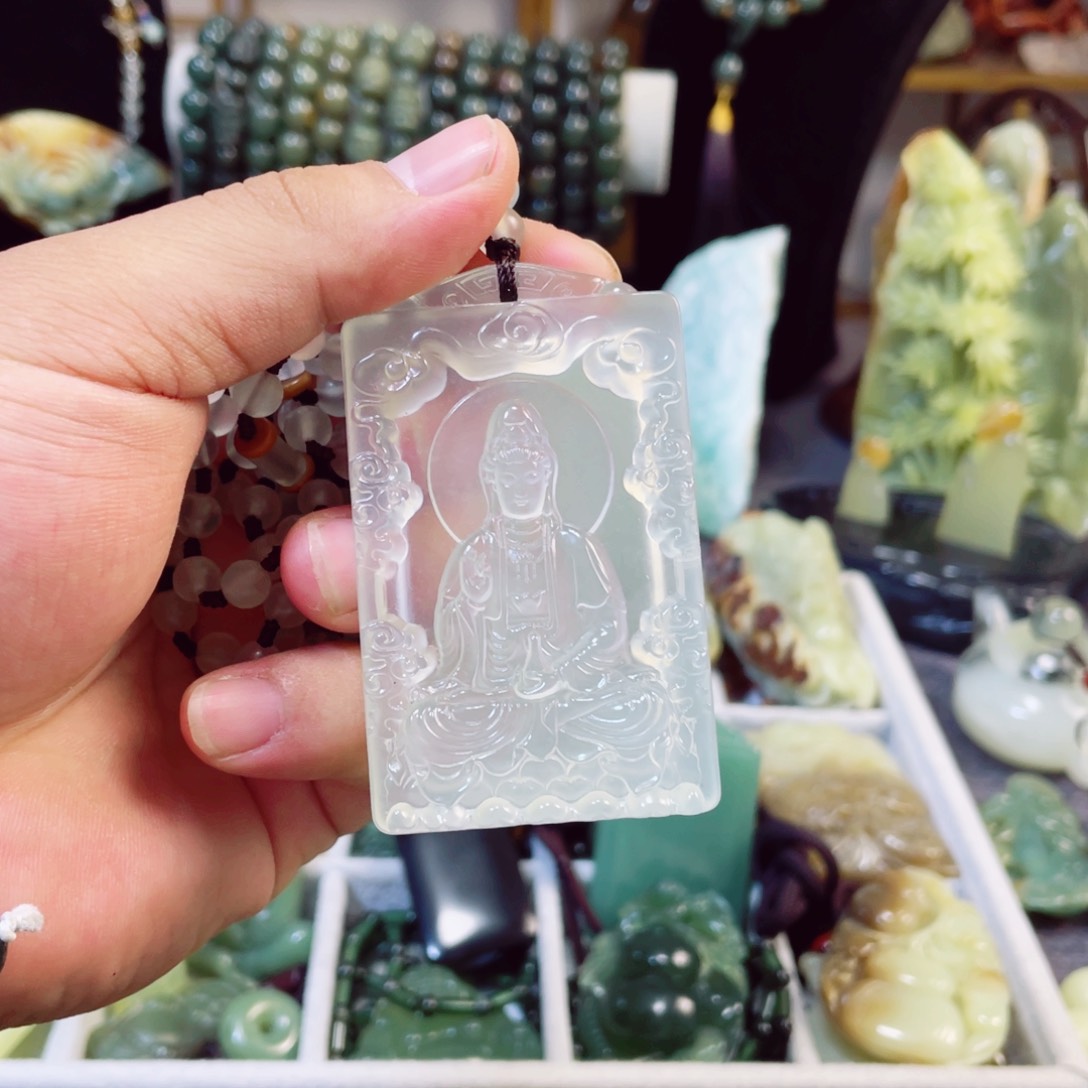 蛇纹石玉合金颈饰陶**醉