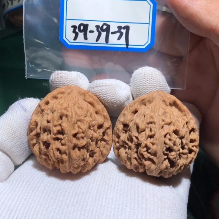 文玩核桃吊坠南疆58三角