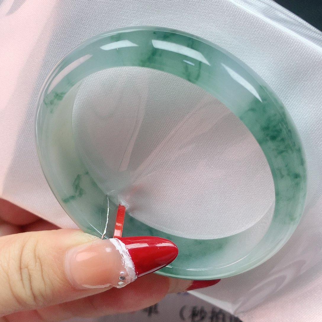 翡翠手镯未镶嵌53贵