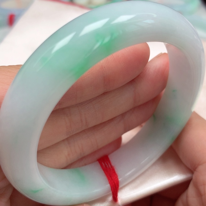 翡翠手镯未镶嵌白底青13