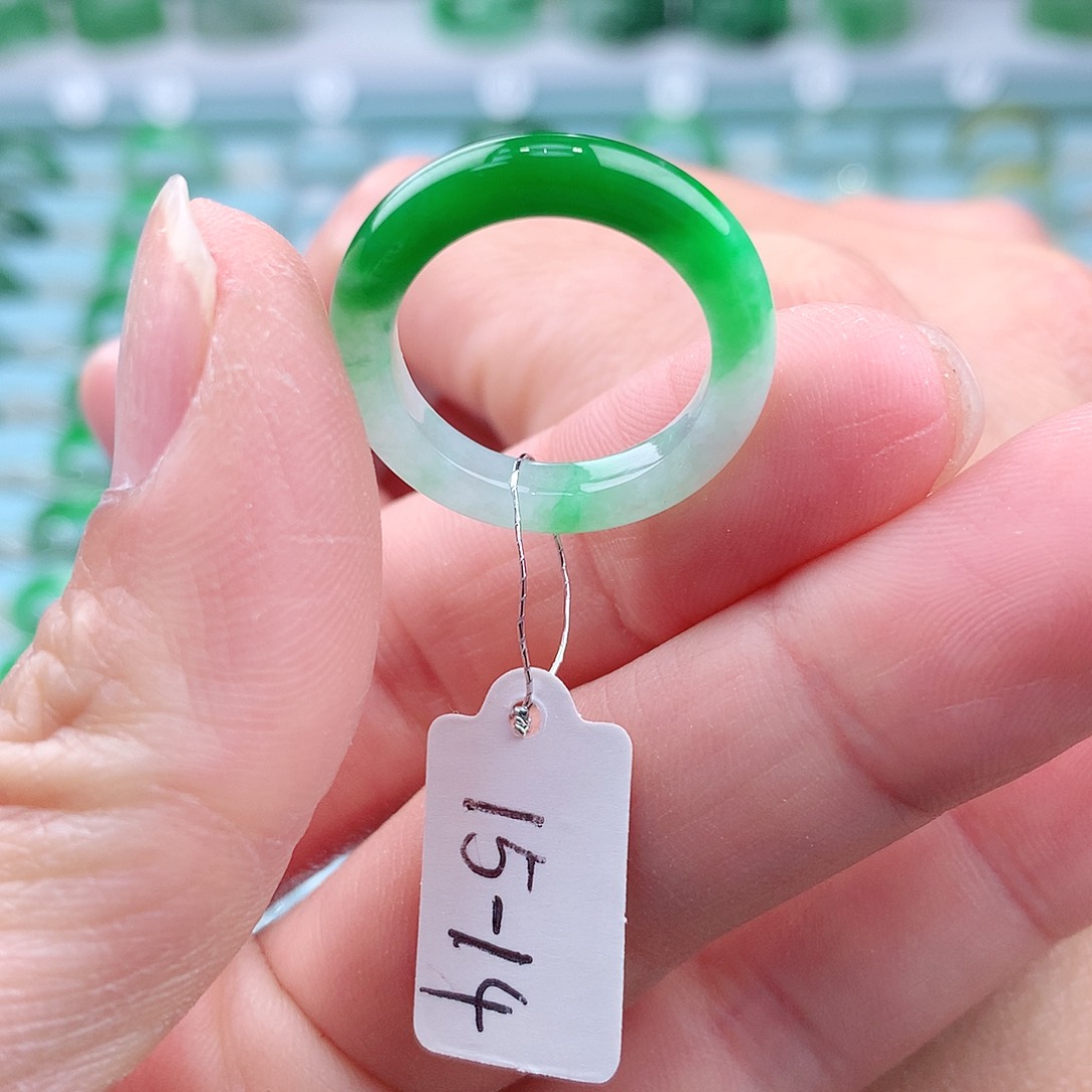 翡翠戒指未镶嵌依***?A货缅甸翡翠