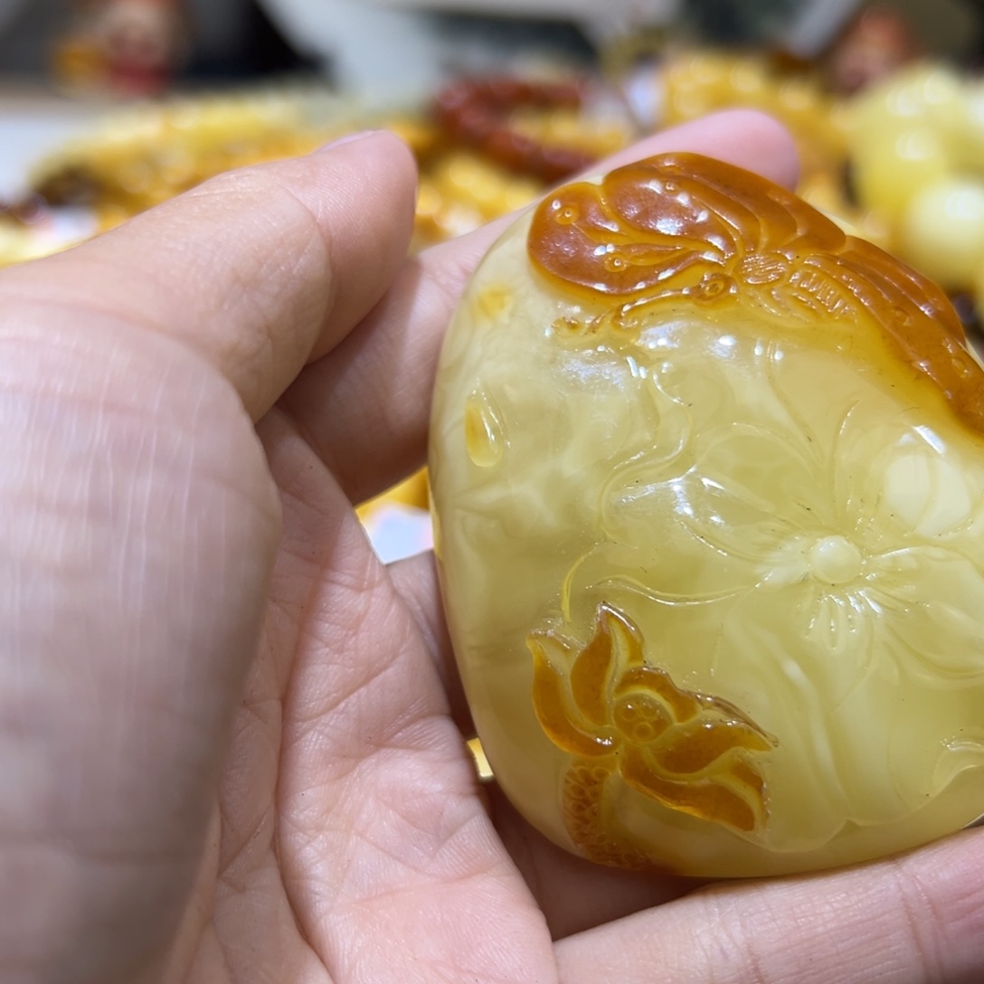 琥珀珠宝奇石未镶嵌