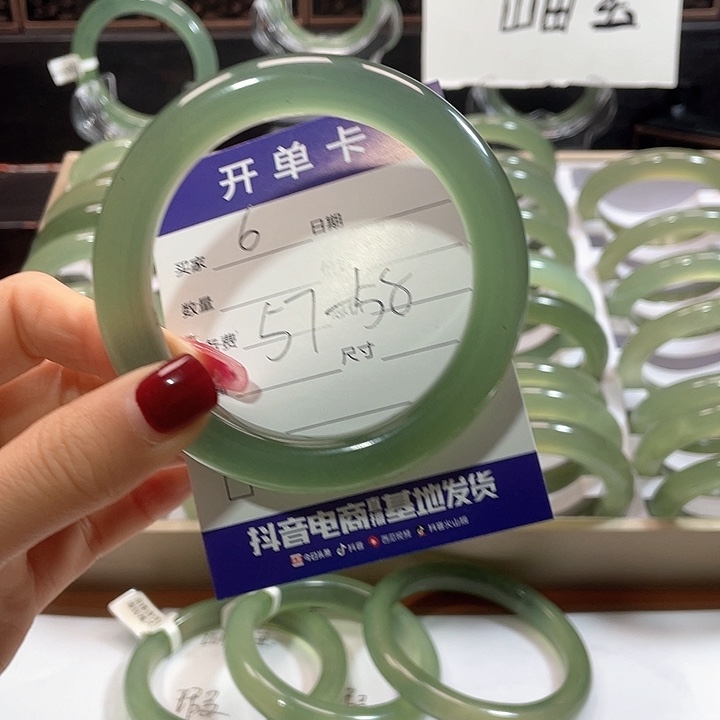 蛇纹石玉手镯未镶嵌记****儿