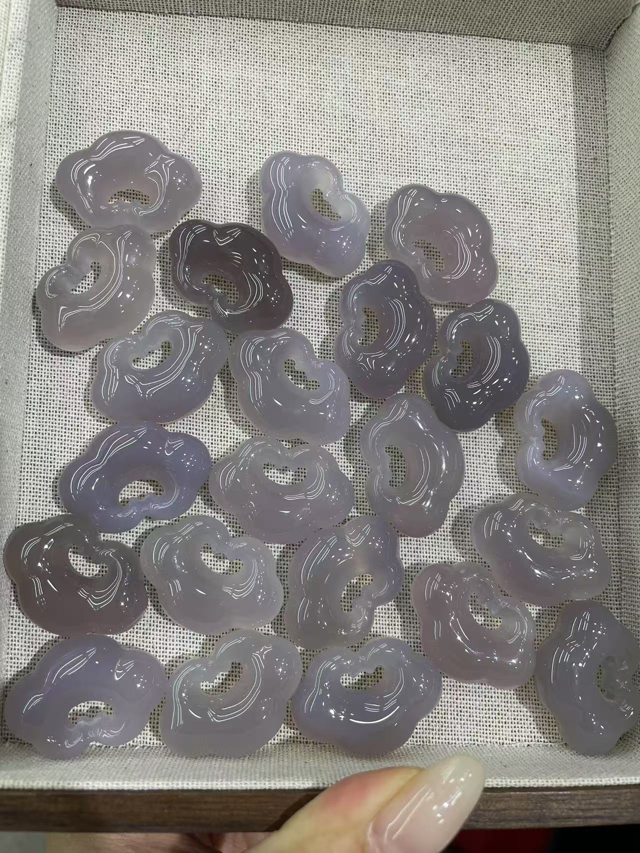 优选时尚浅冰葡萄紫如意锁玛瑙吊坠（不挑颜色）多样性拍一发一