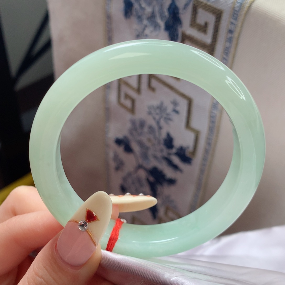 翡翠手镯未镶嵌57.7圈口