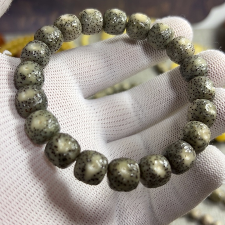 龙鳞大尺寸石玉料单圈