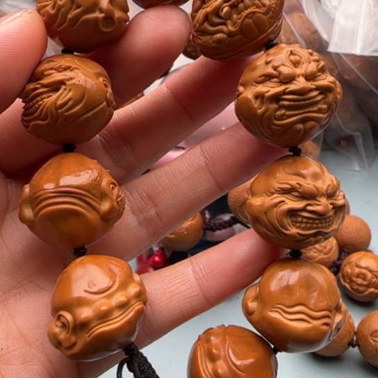 橄榄核手串雕刻工艺