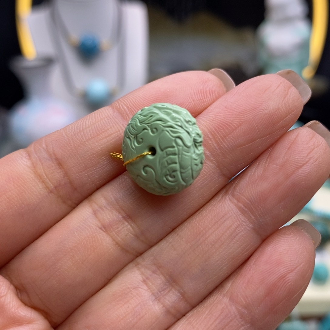 绿松石未镶嵌珠宝奇石15.1×7.1