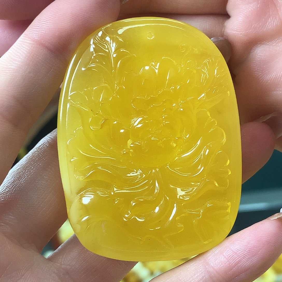 未镶嵌琥珀珠宝奇石梅*