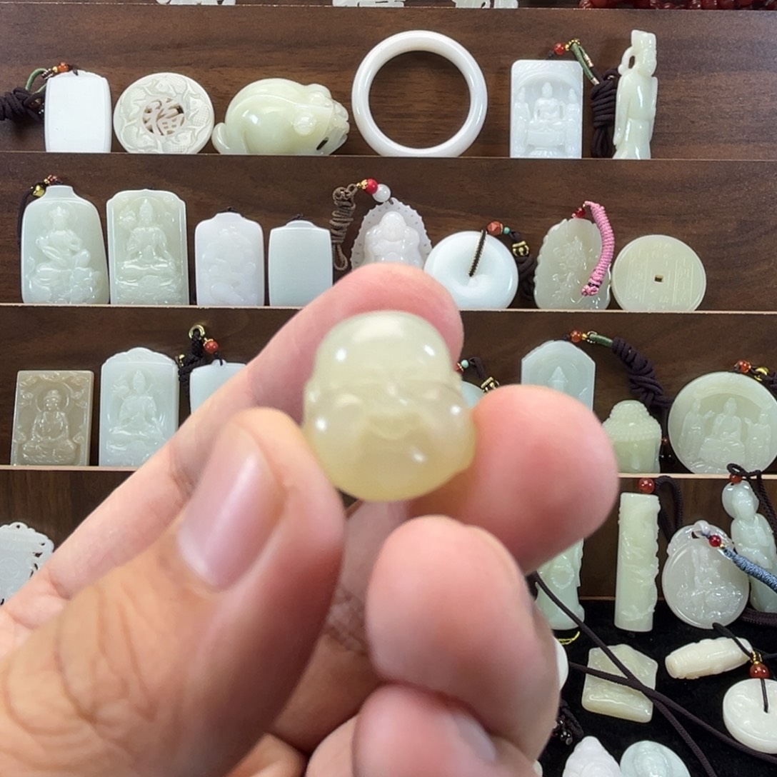 和田玉未镶嵌颈饰佛头