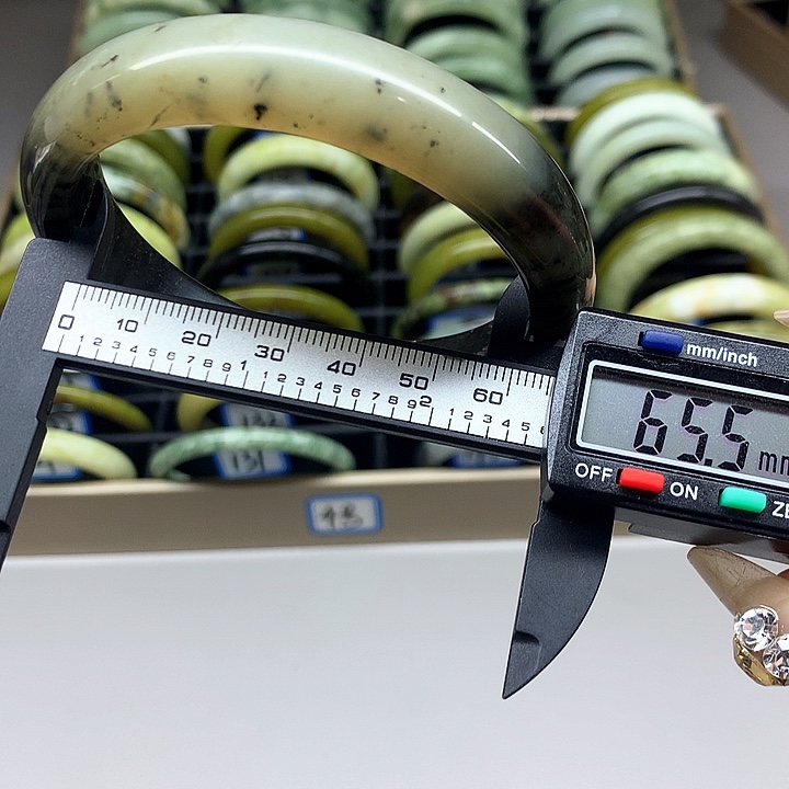 未镶嵌蛇纹石玉手镯150