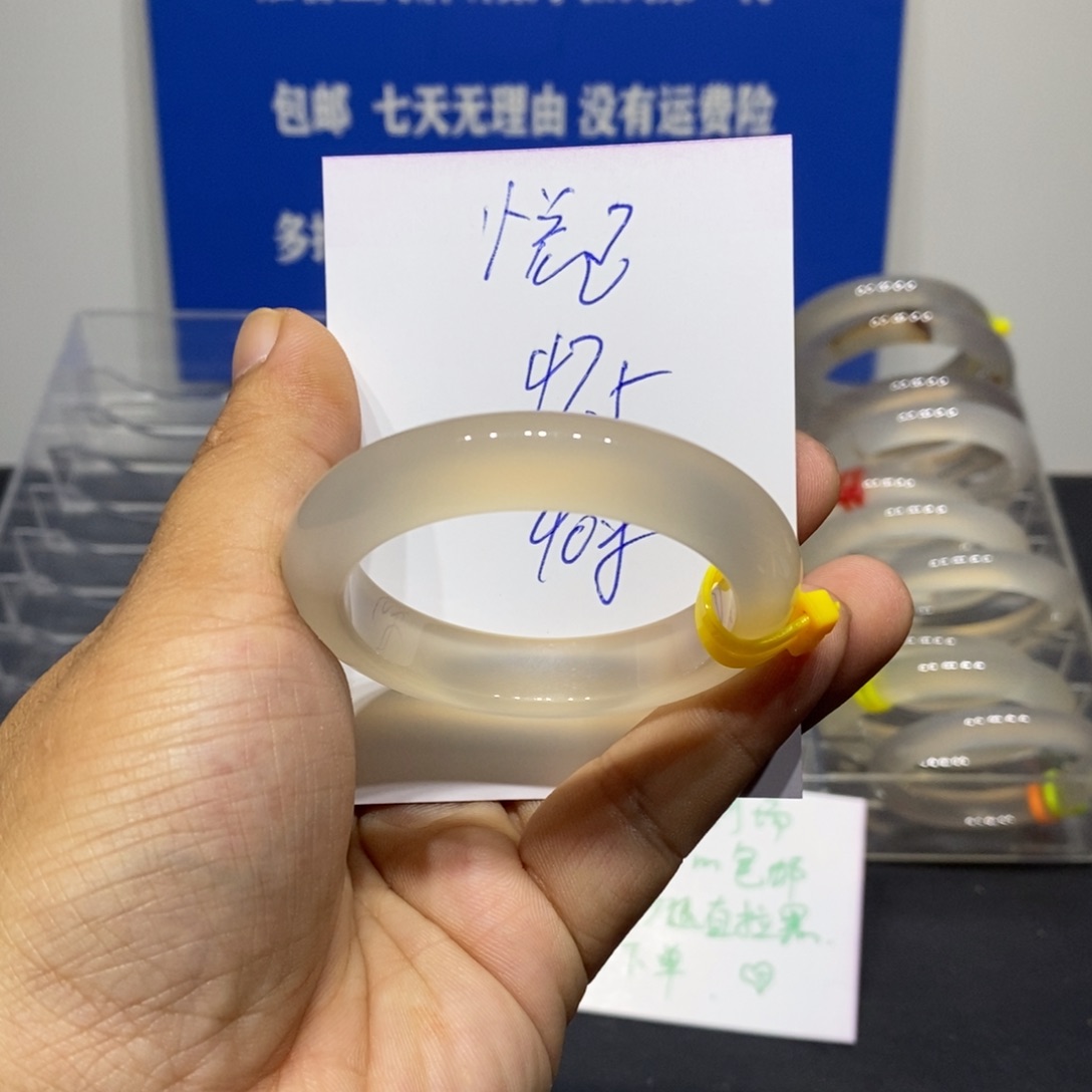 悦***己玛瑙/玉髓未镶嵌手镯