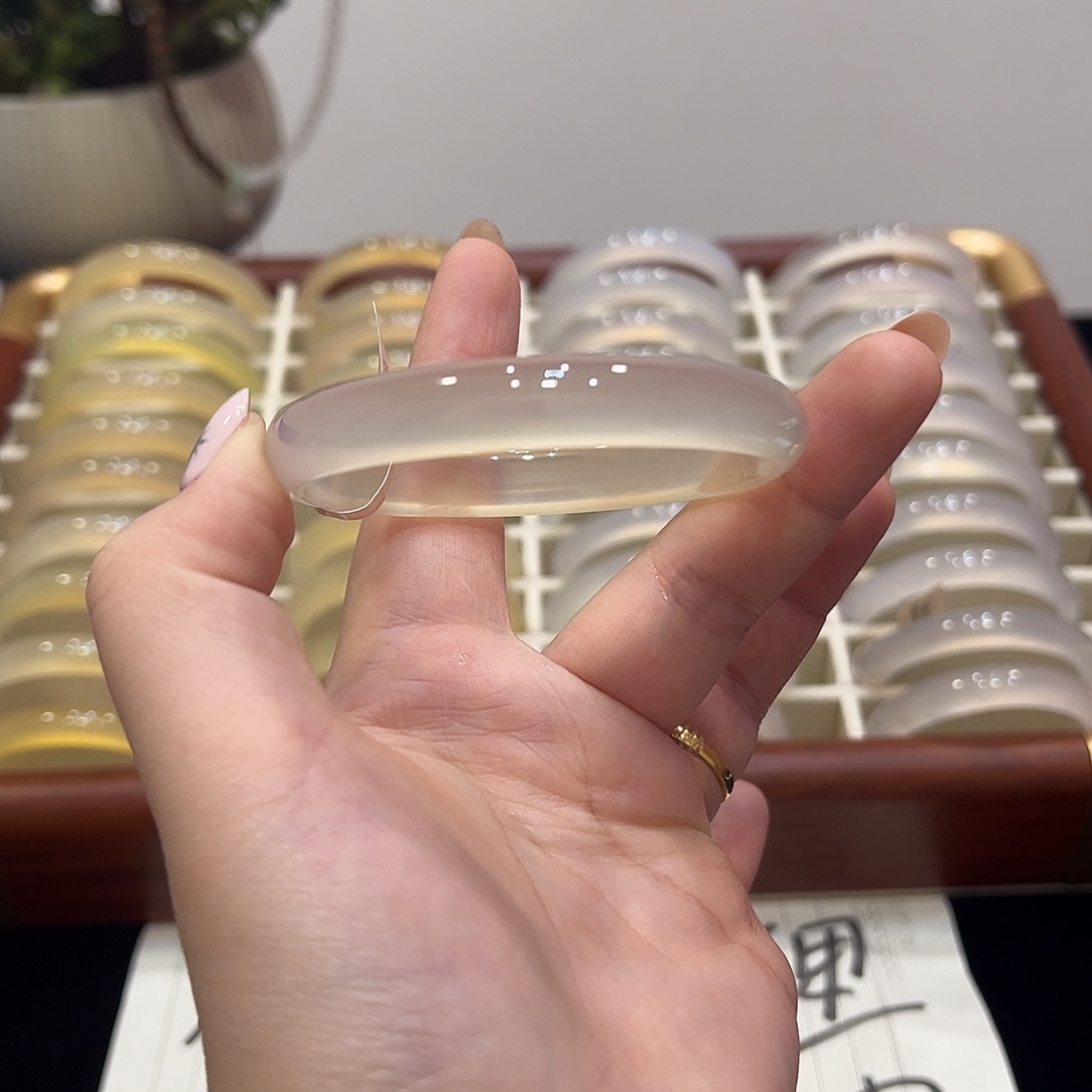 听***眠玛瑙/玉髓未镶嵌手镯