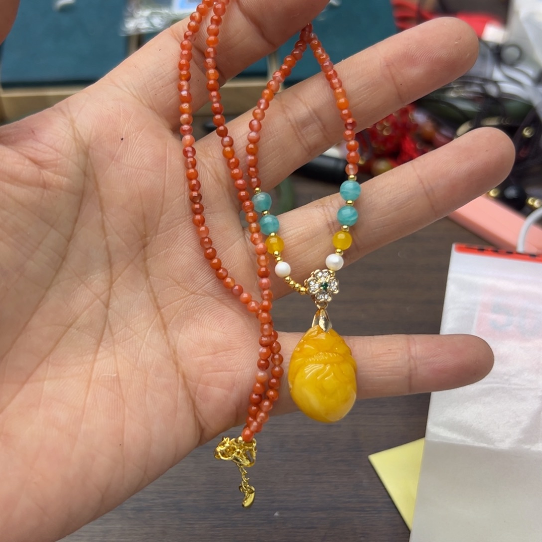 琥珀未镶嵌颈饰484