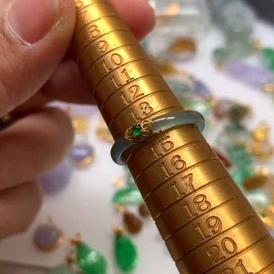 翡翠颈饰18K金镶嵌翡翠