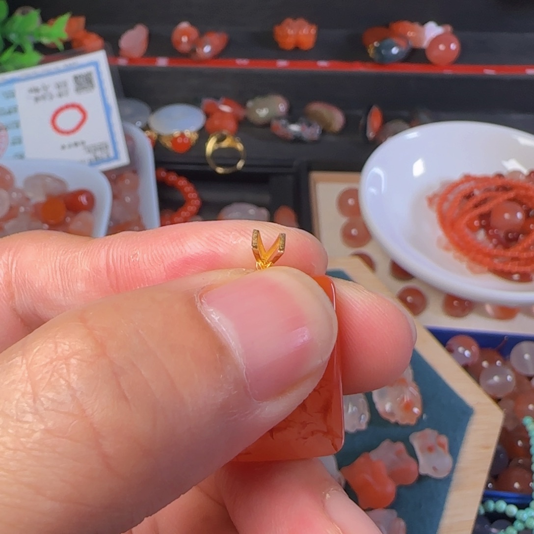 南红玛瑙颈饰未镶嵌佚*