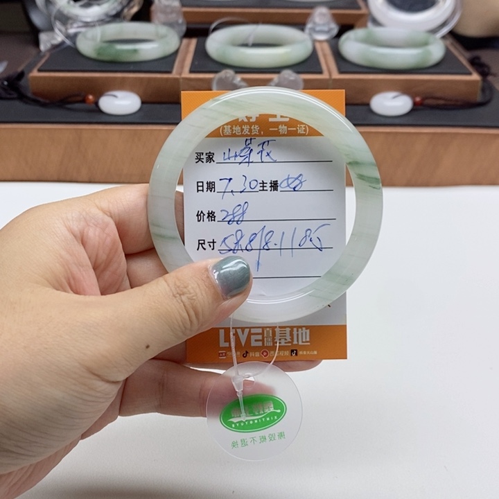 山****石英质玉手镯未镶嵌