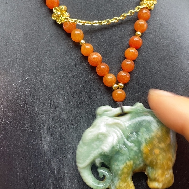 未镶嵌蛇纹石玉颈饰