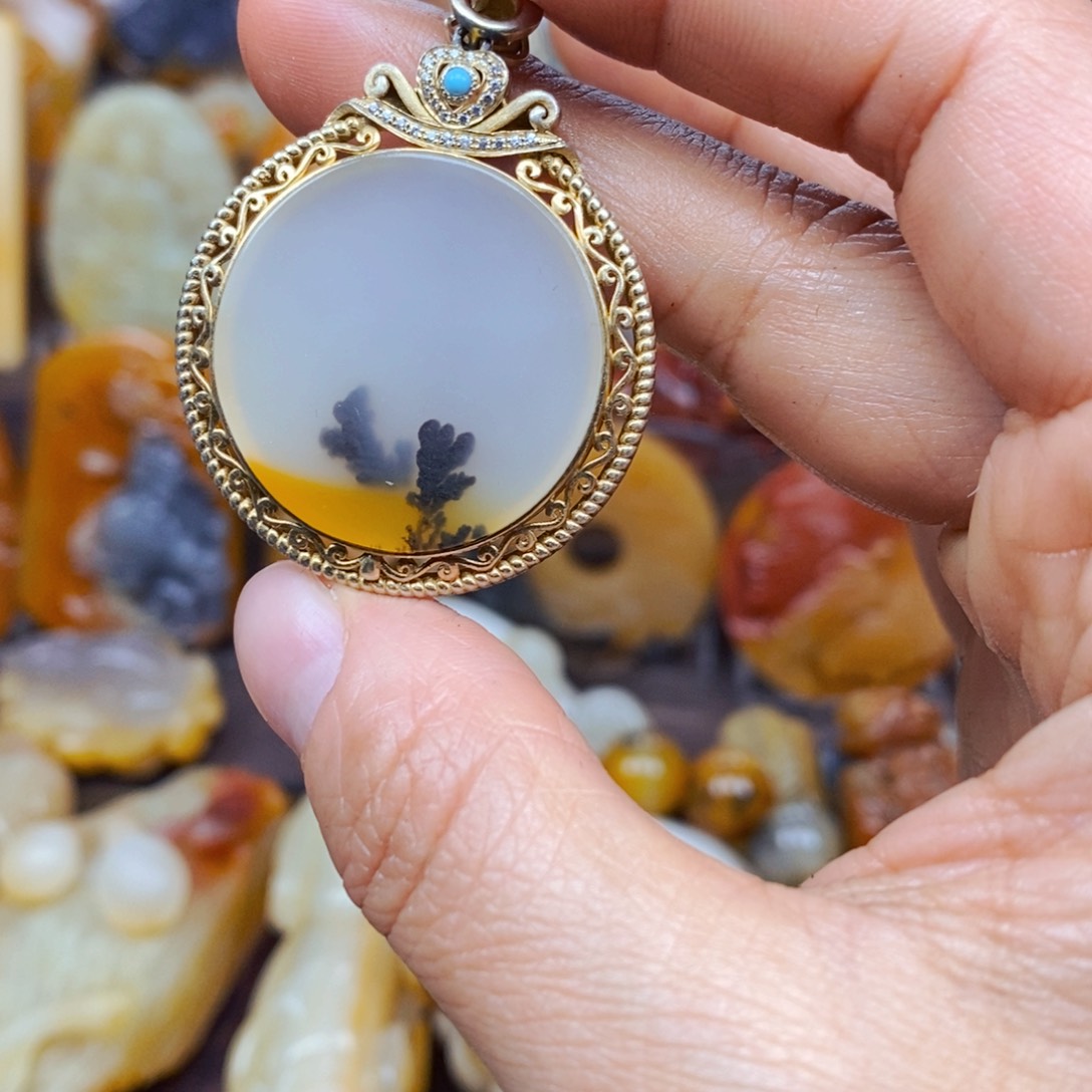 石英质玉未镶嵌颈饰