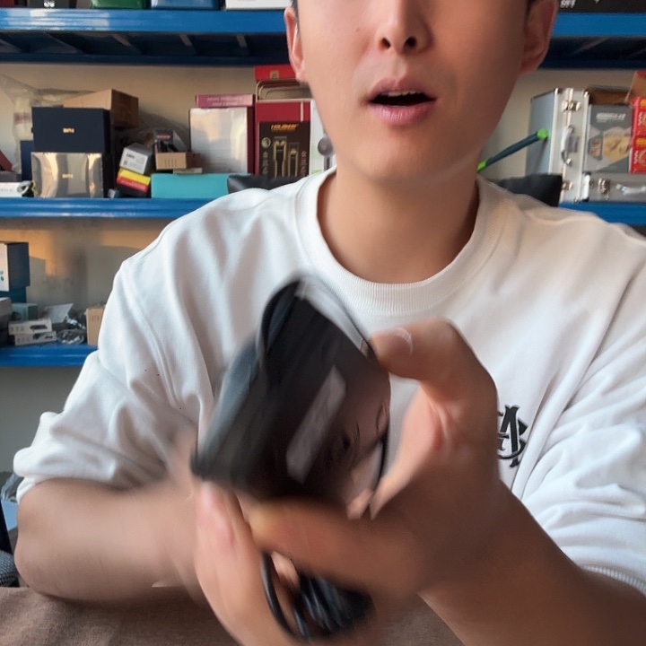 鼠标发两个颜色随机发