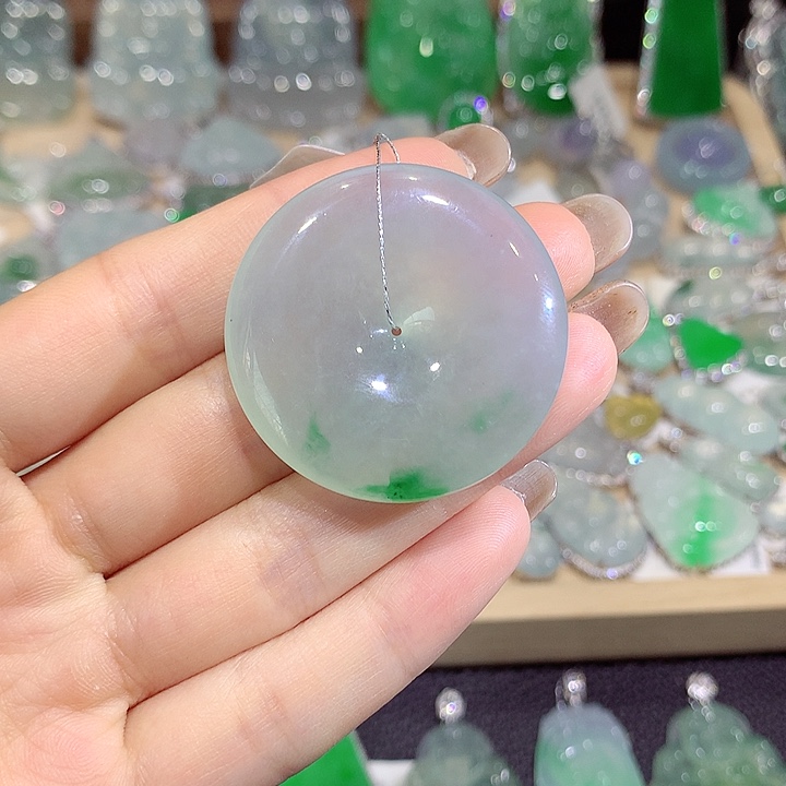 翡翠未镶嵌颈饰扣