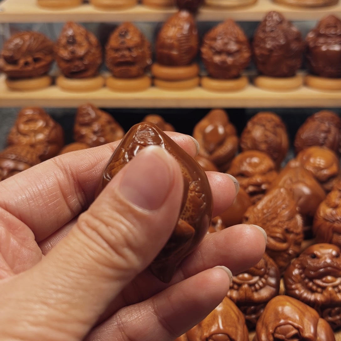 橄榄核手串/手链美女