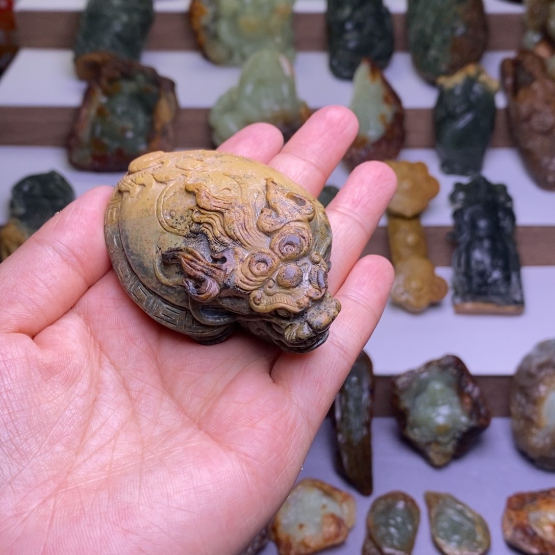 岫岩河磨玉（透闪石质玉）未镶嵌把件