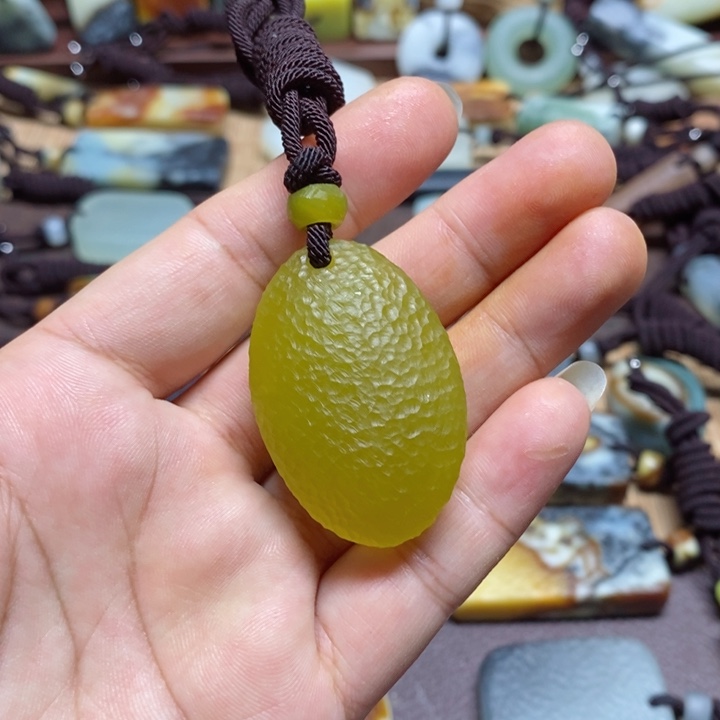 蛇纹石玉挂件未镶嵌