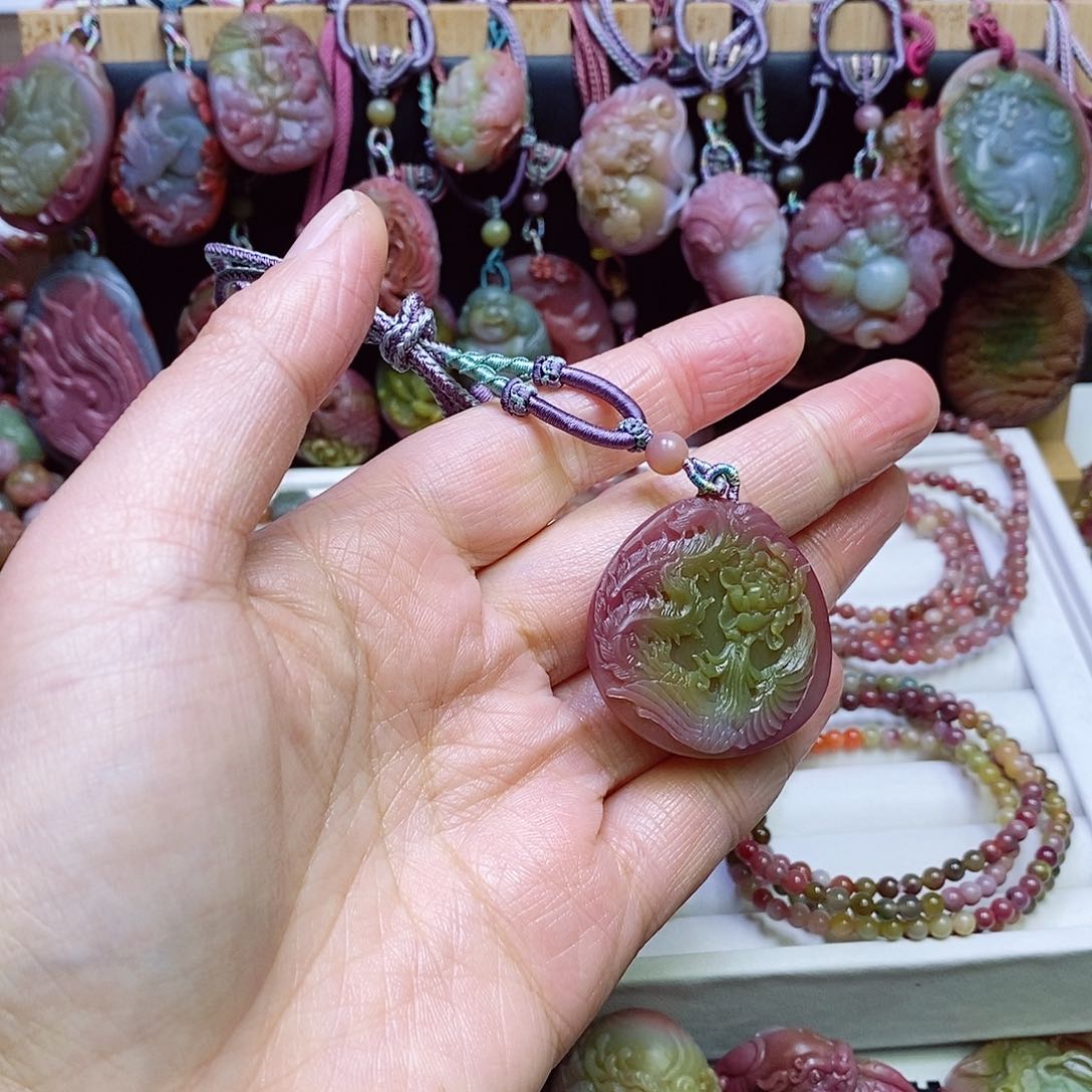 玛瑙/玉髓盐源玛瑙吊坠未镶嵌