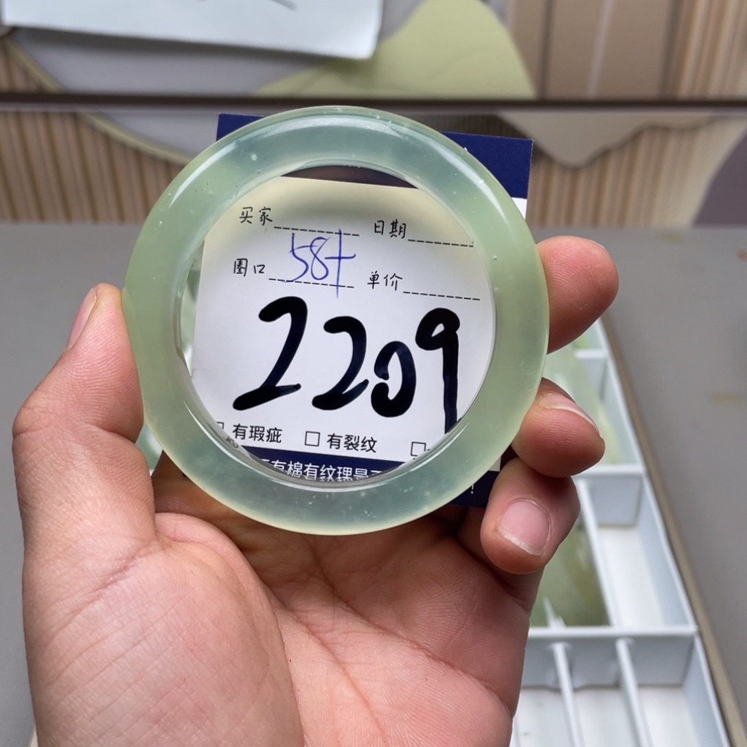 岫玉手镯手镯未镶嵌