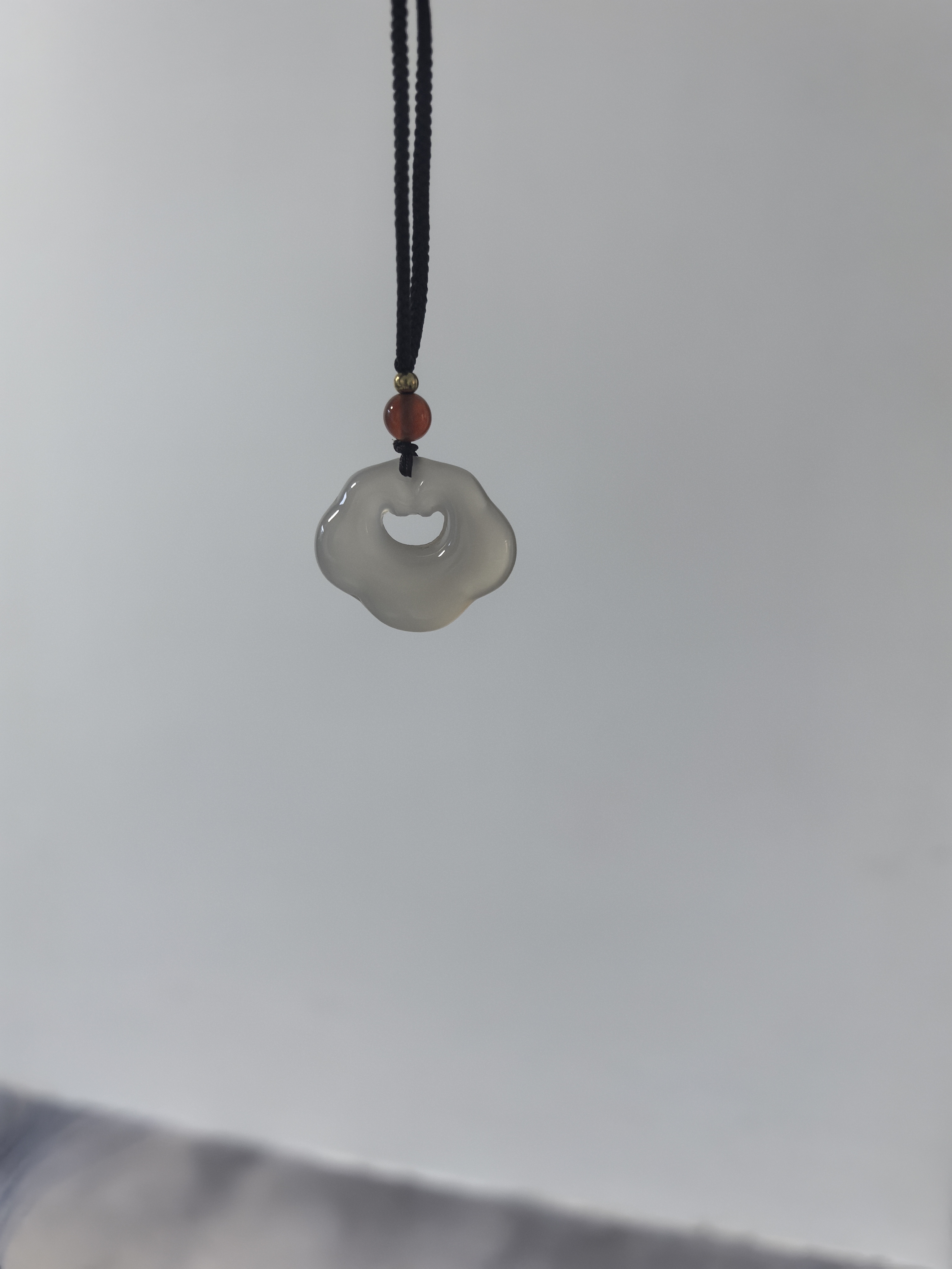 天然白冰祥云如意-玛瑙