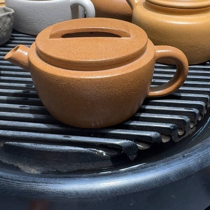 紫砂茶壶黄将坡汉瓦150cc瑕