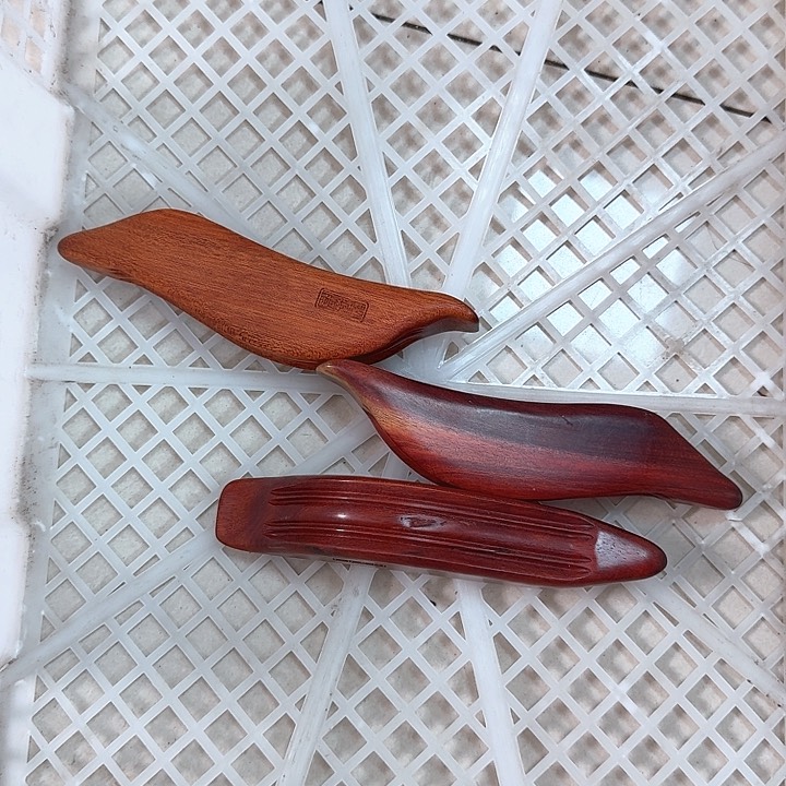 红檀木小海豚瑕疵