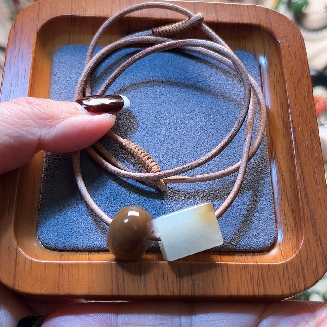 和田玉颈饰未镶嵌