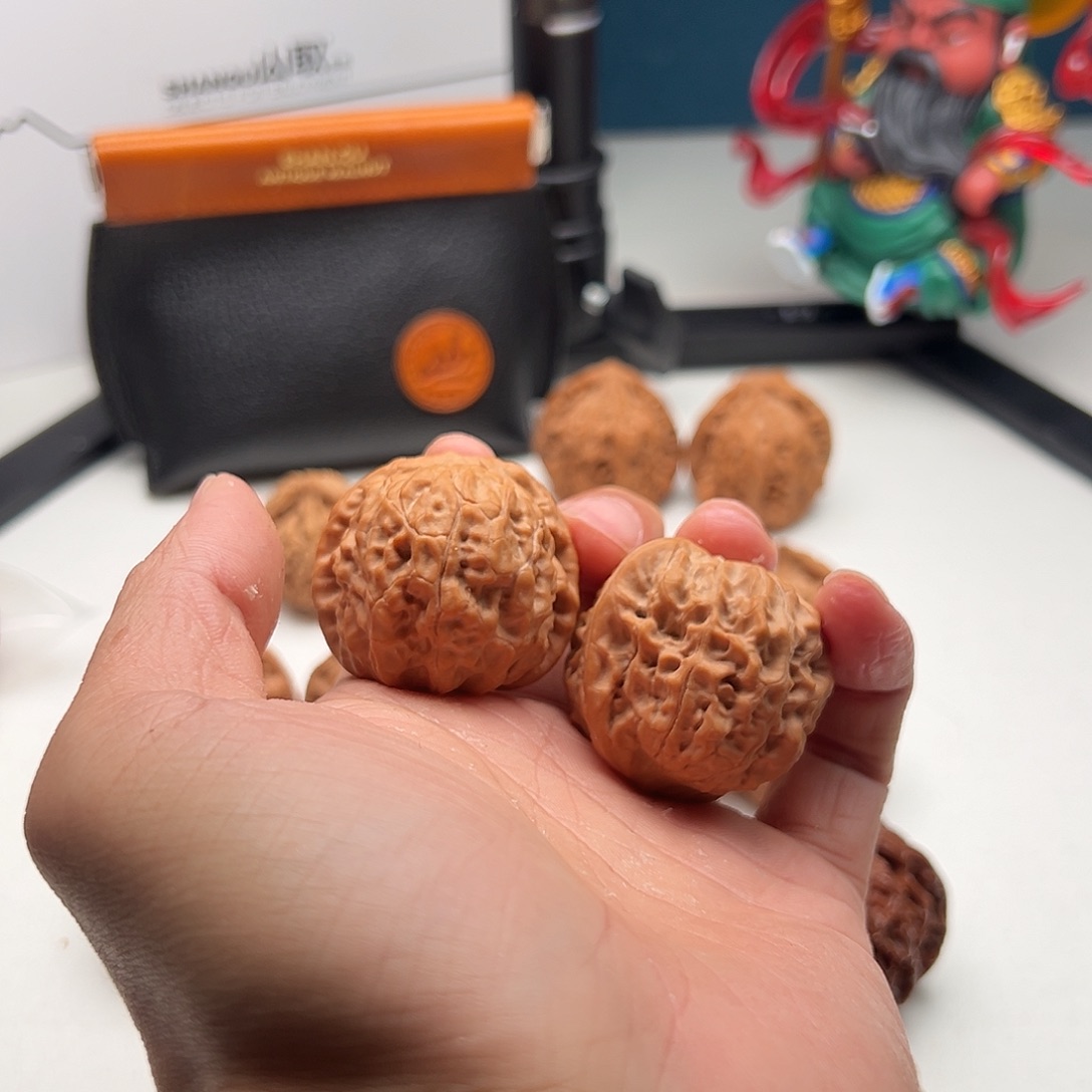 ****雪文玩核桃吊坠黄松峪