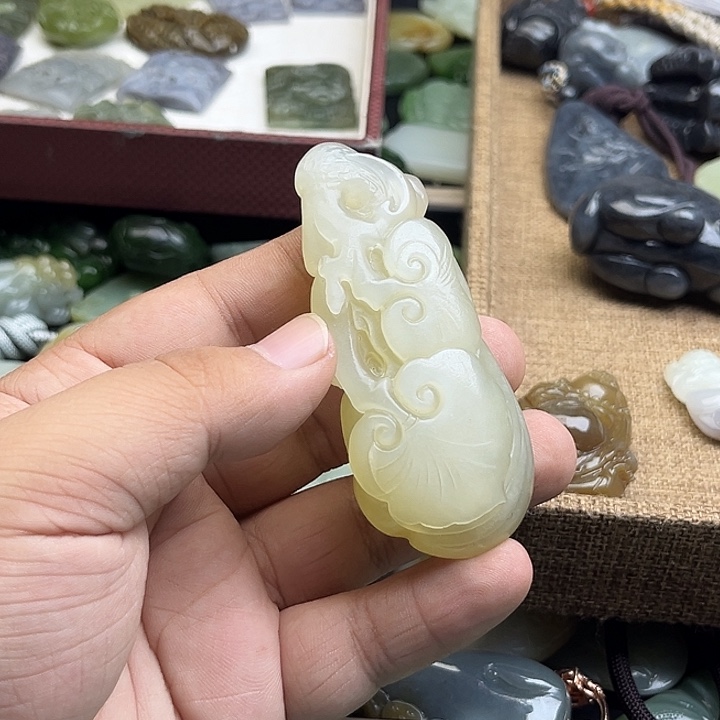 那***谁和田玉未镶嵌颈饰拍4发1