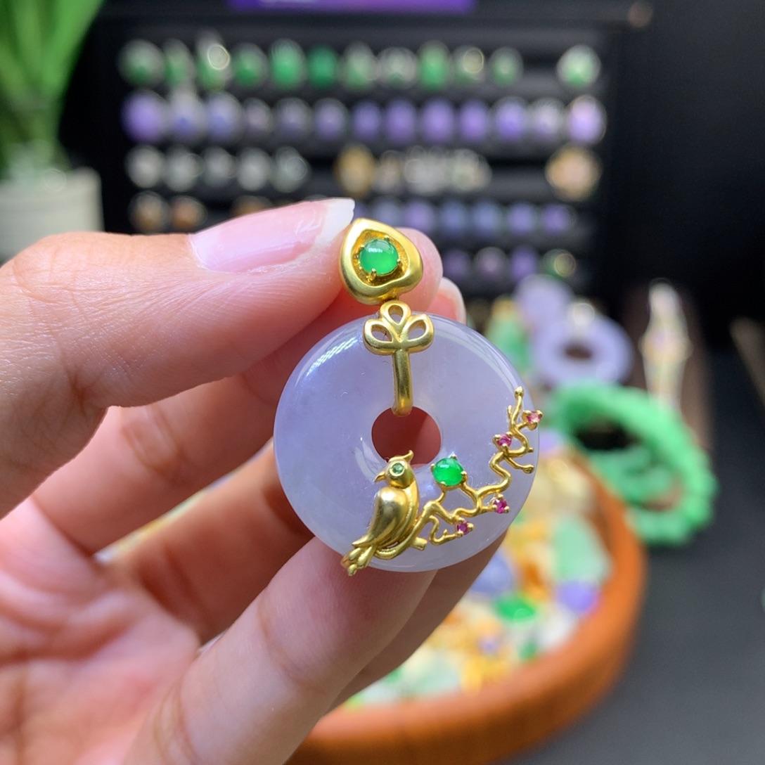 翡翠18K金镶嵌颈饰