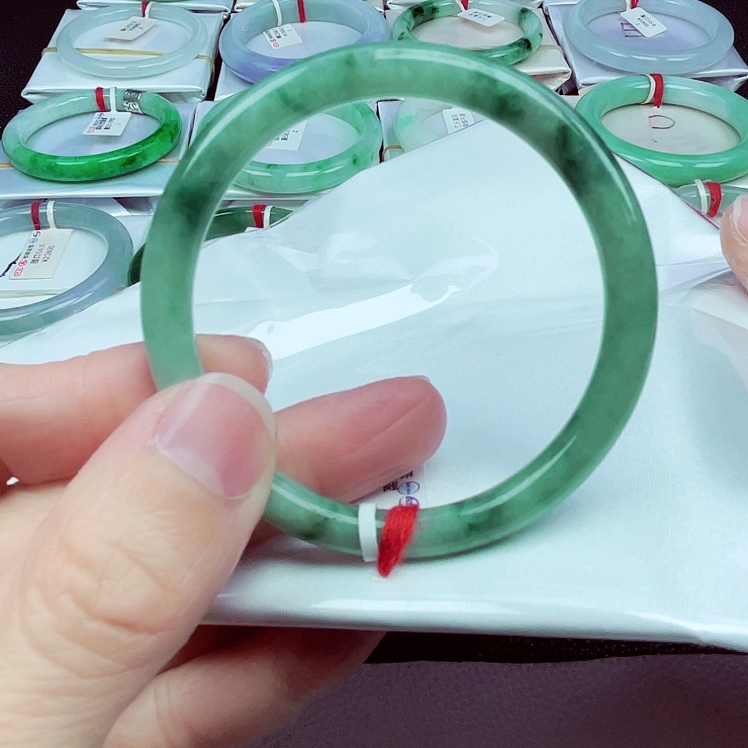 翡翠未镶嵌手镯（圆镯）天然缅甸翡翠手镯