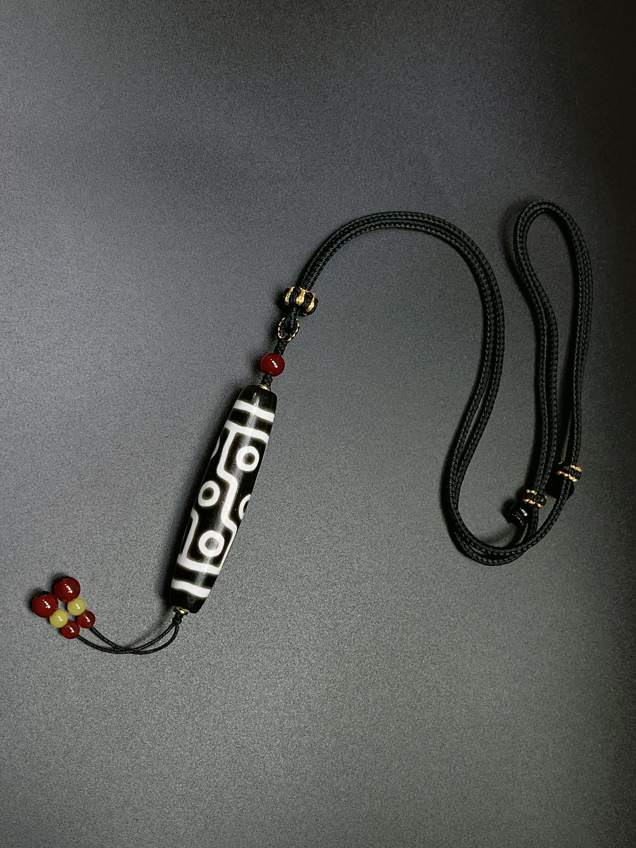 58长黑白折线九眼竖款项链