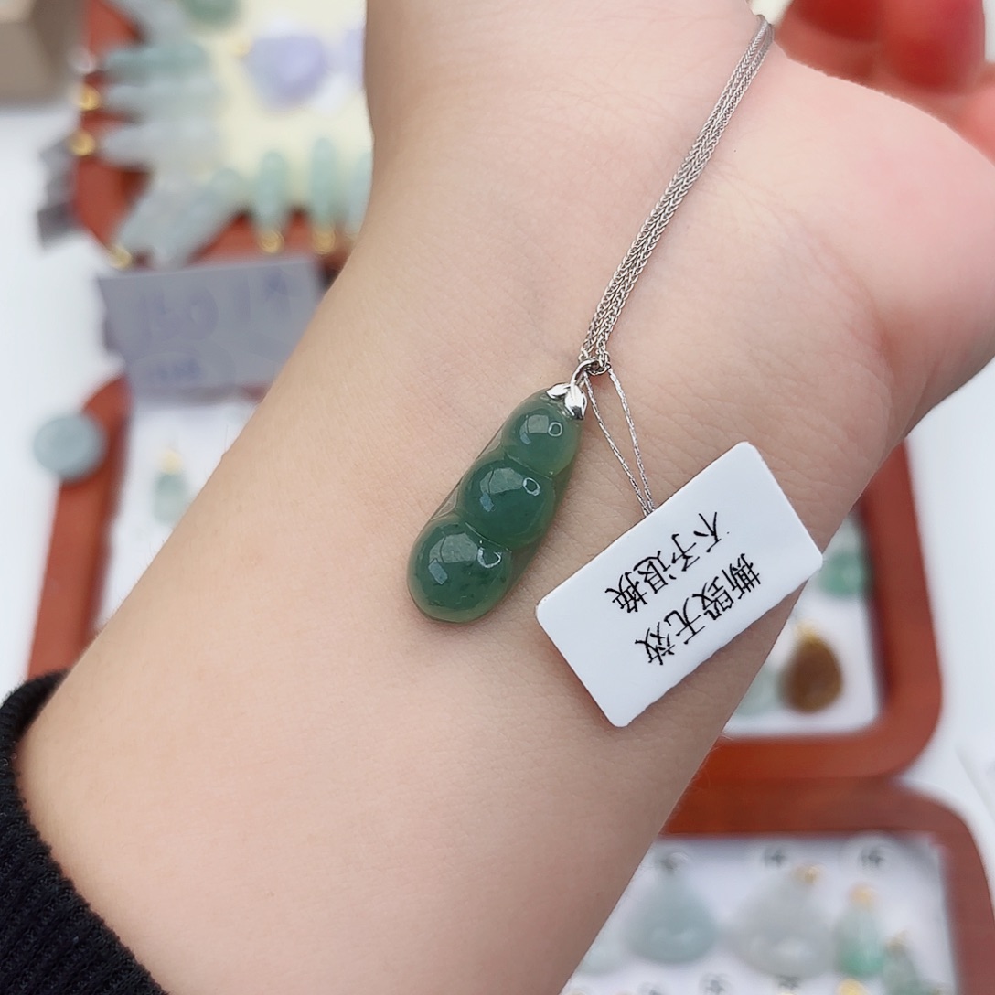 翡翠18K金镶嵌吊坠(赠链)?****?豆子