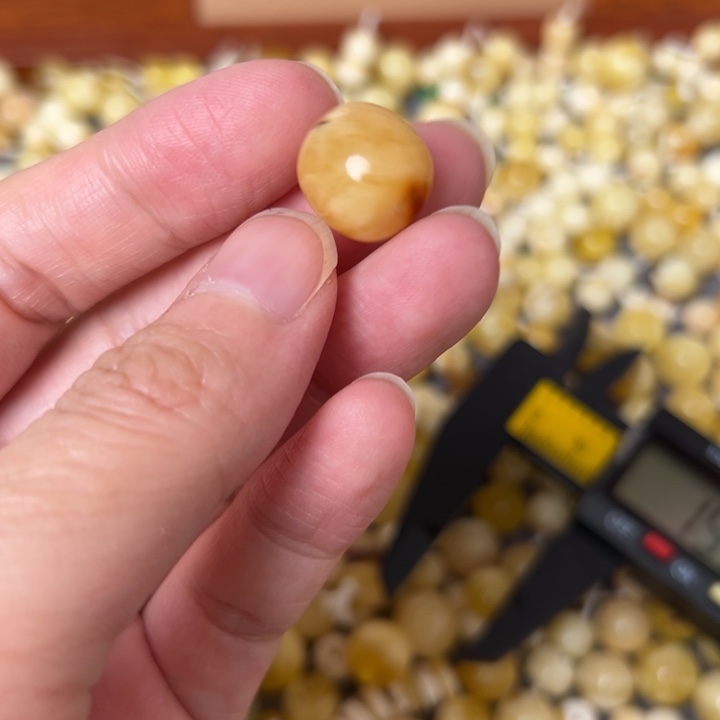蜜蜡未镶嵌裸石13.1mm一个