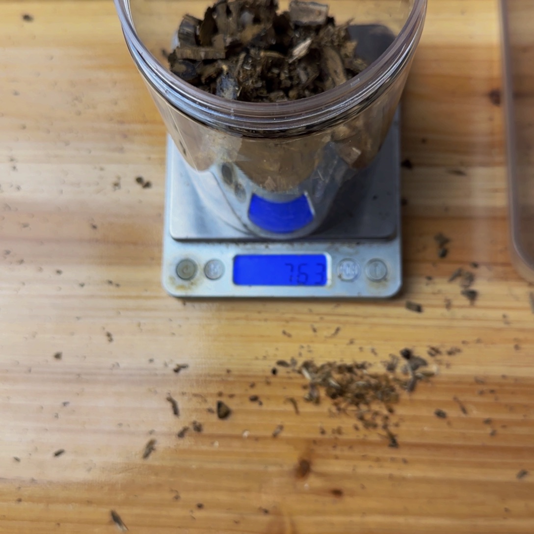 麦****沉香沉香碎屑375克