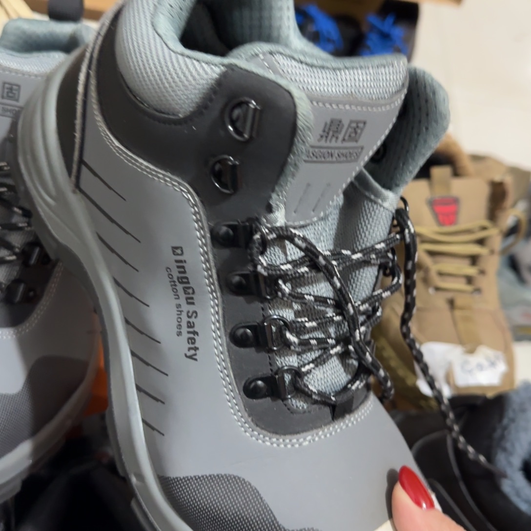 42码灰皮中高帮某固实心底