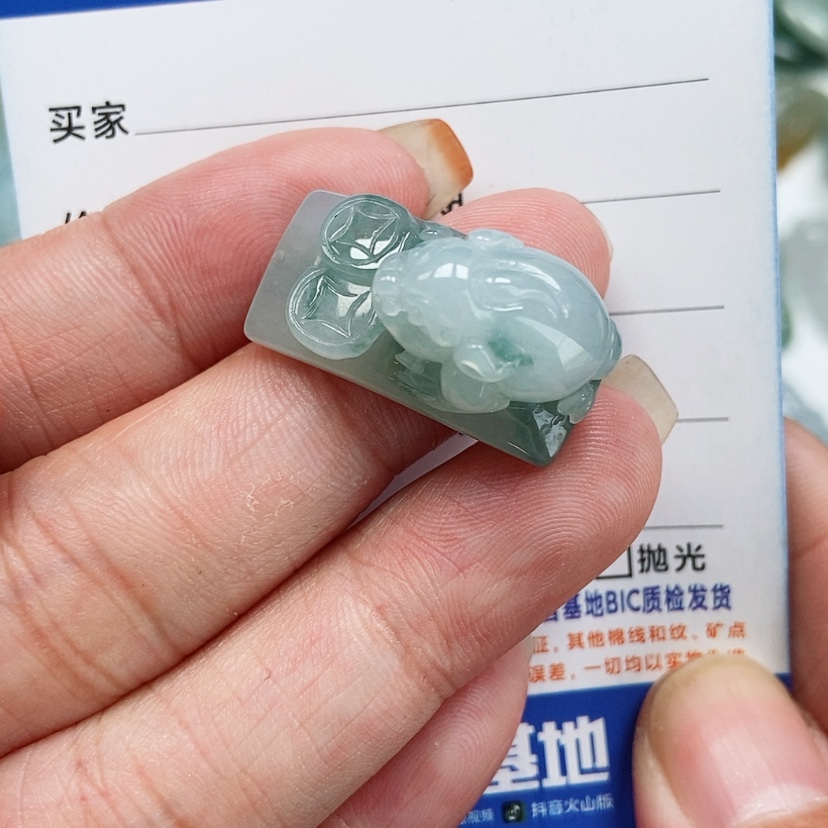 【闪购商品】翡翠未镶嵌颈饰金蟾手牌