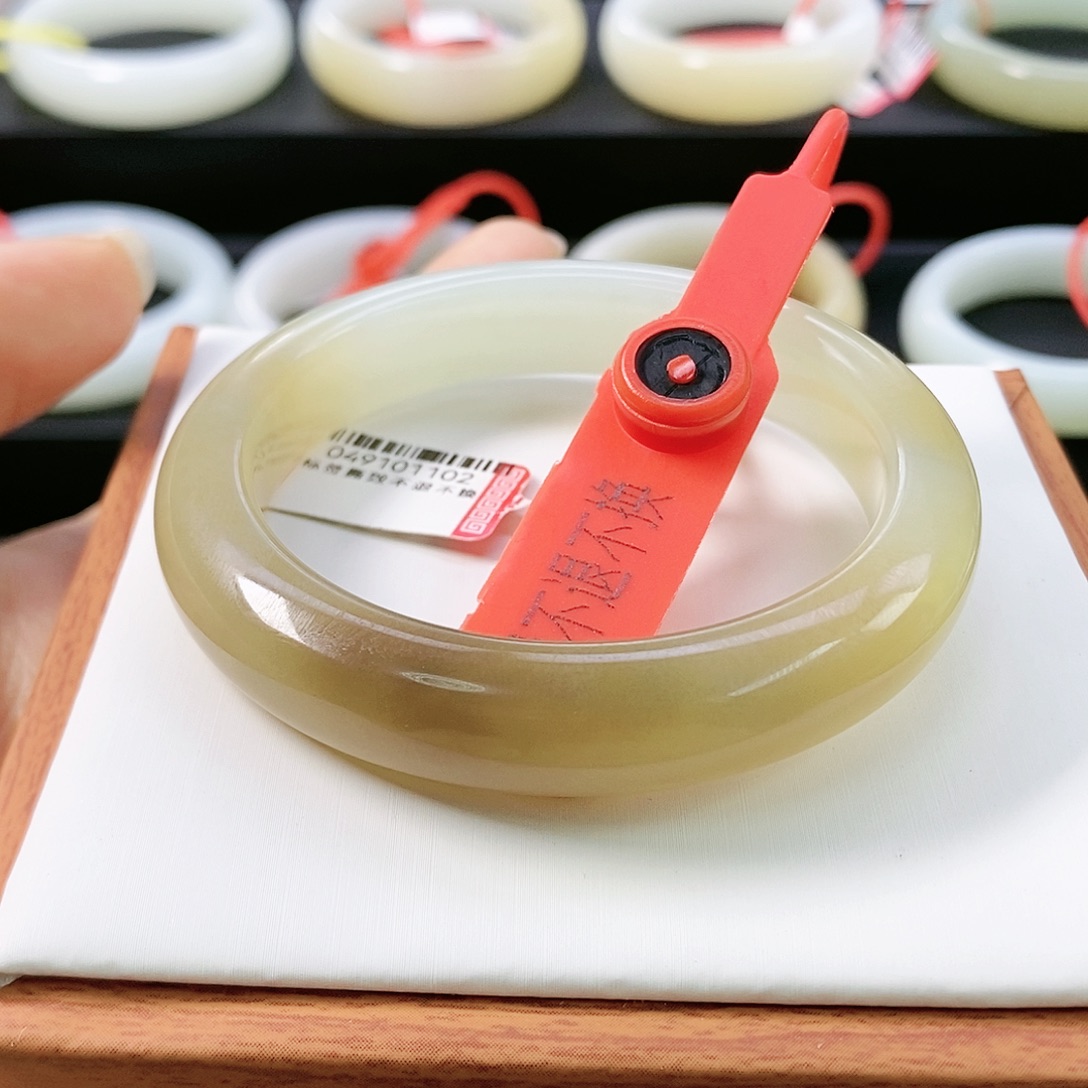 和田玉未镶嵌手镯52