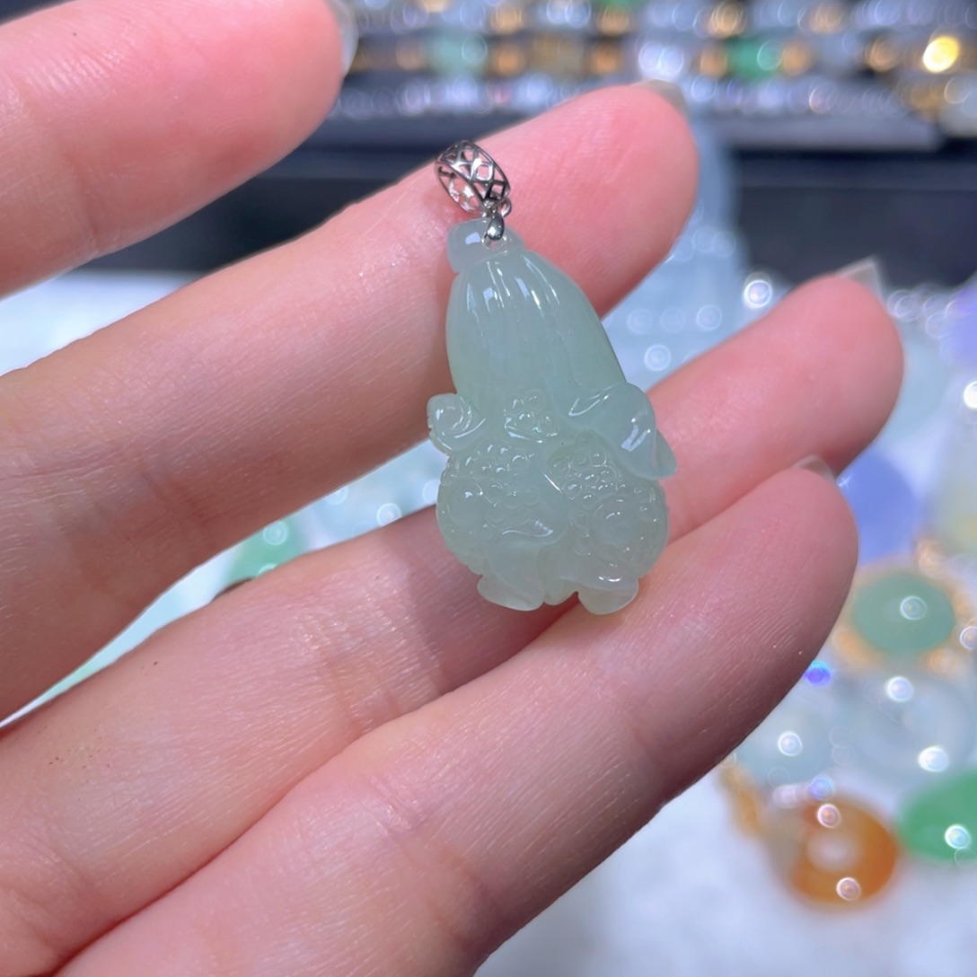 翡翠18K金镶嵌颈饰翡翠