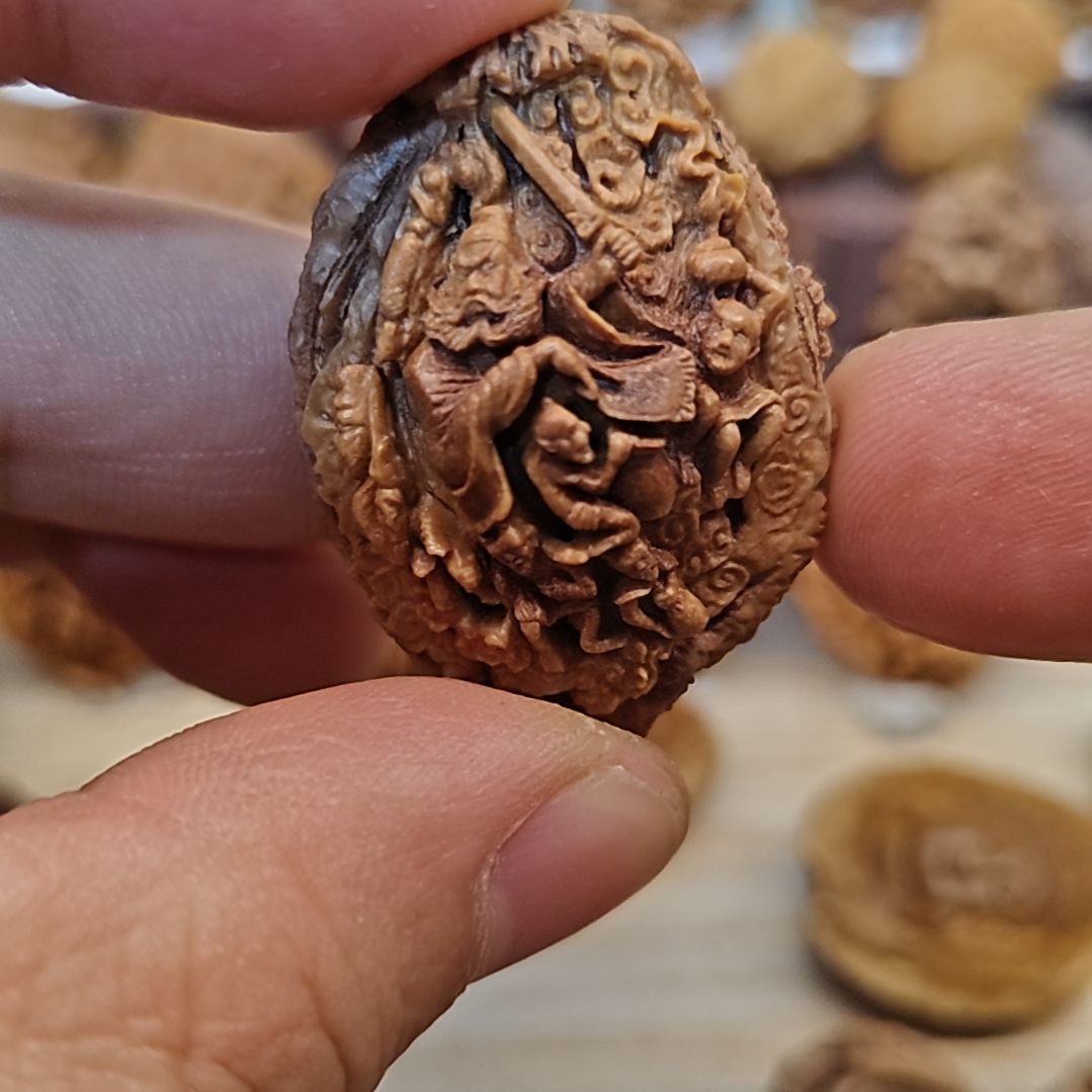 桃核纯手工雕刻五鬼戏钟馗