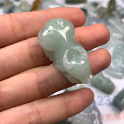 翡翠颈饰未镶嵌翡翠