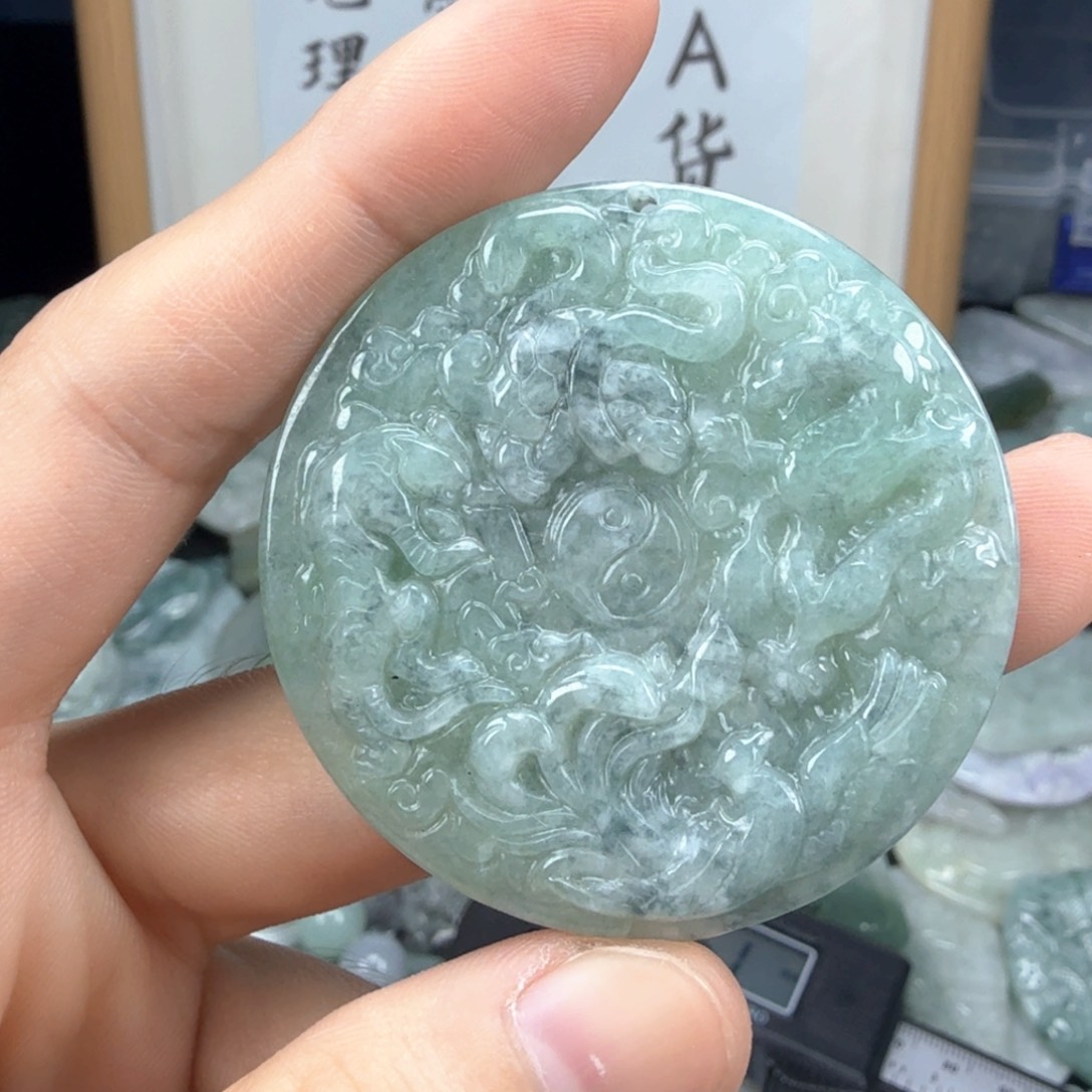 翡翠挂件未镶嵌翡翠